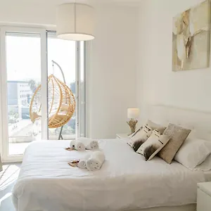 https://apulialux-exclusive-city-view-jacuzzi-private-parking.barihotels.org